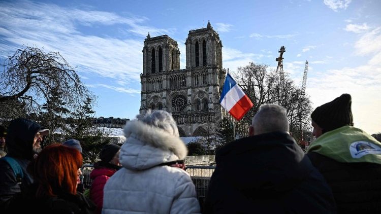 Sứ Thần Tòa Thánh tại Paris nói về lý do tại sao Đức Phanxicô không đến Paris  